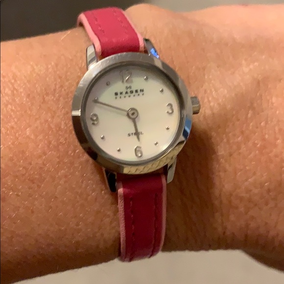 Skaagen watch with opal face - Picture 1 of 3